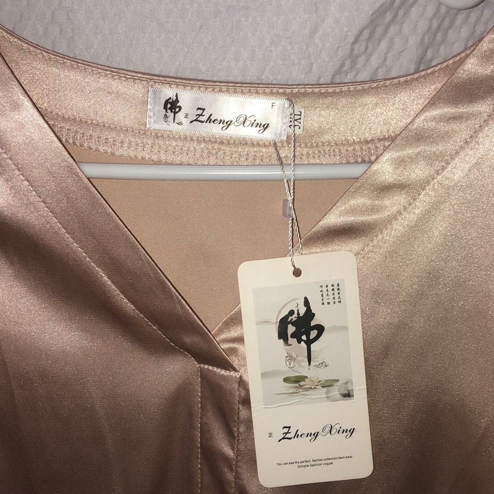 Silk Cream Short Sleeve Top Size 3XL (Runs smaller so fits like an XL/L) - Picture 2 of 8